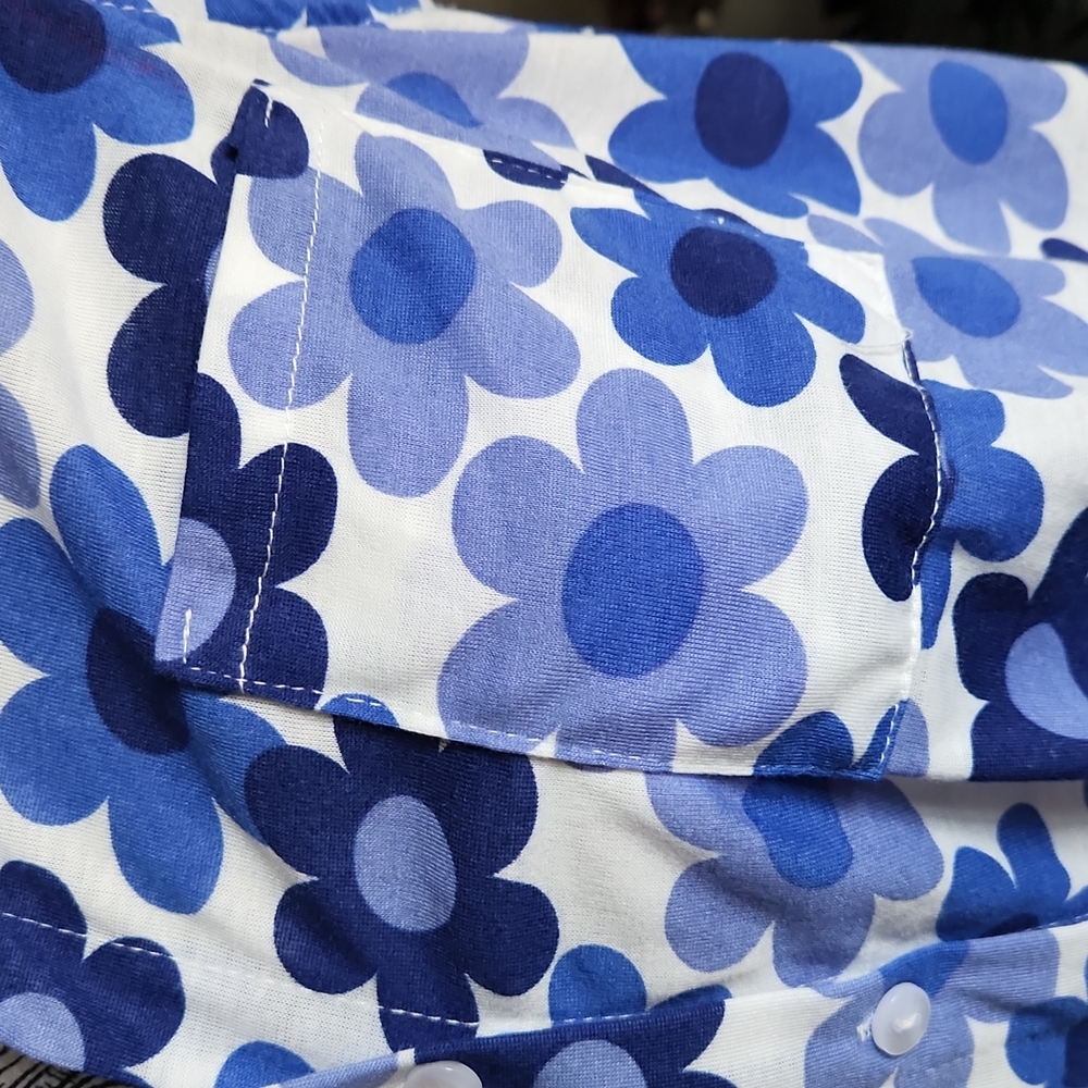 Passport, 0280, Blue and white floral top, Sz L - Picture 4 of 6